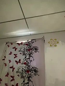 Snapshot of Amira_Milker chatting on December 23, 2024, 4:28 pm Amira Milker online show from December 23, 2024, 4:28 pm