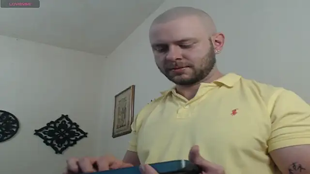 Snapshot of TONY_WHITE_7 chatting on April 29, 2026, 1:21 am TONY WHITE 7 online show from April 29, 2026, 1:21 am