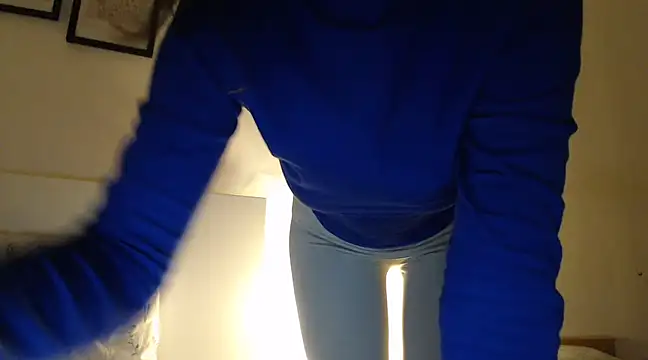 ocean eyess  online show from January 14, 2025, 10:12 pm