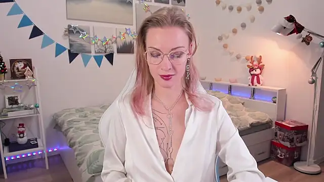 Snapshot of MissRightX chatting on December 10, 2024, 2:39 pm MissRightX online show from December 10, 2024, 2:39 pm
