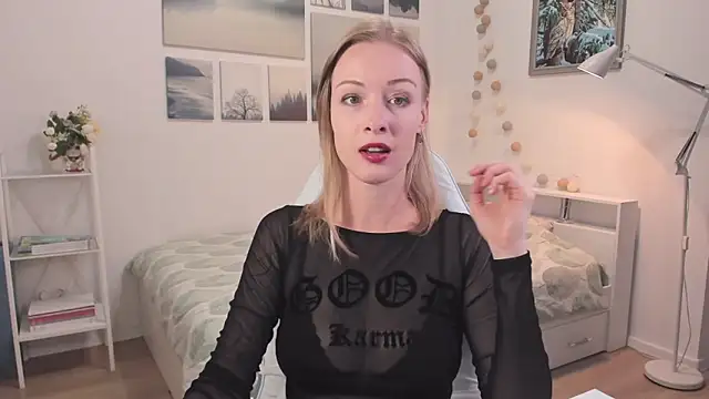 Snapshot of MissRightX chatting on September 8, 2025, 2:38 pm MissRightX online show from September 8, 2025, 2:38 pm