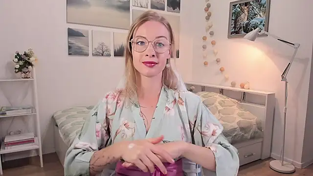 MissRightX online show from September 17, 2025, 9:11 am