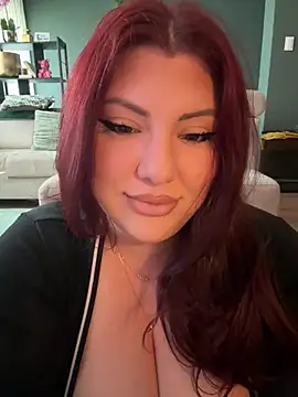CurvyKimmy1 online show from May 16, 2026, 9:28 am