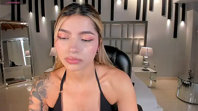 LexieWayne online show from June 10, 2026, 7:46 pm