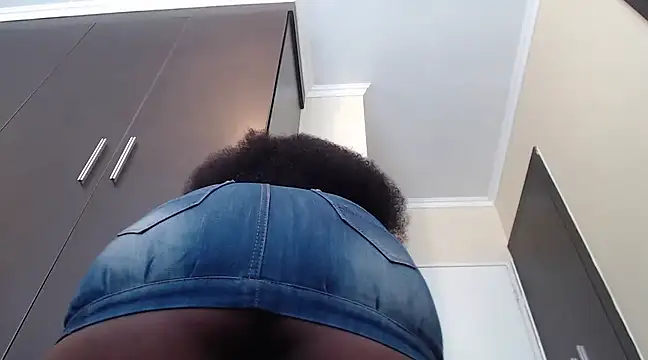 yummycherryxx online show from January 14, 2025, 2:32 pm