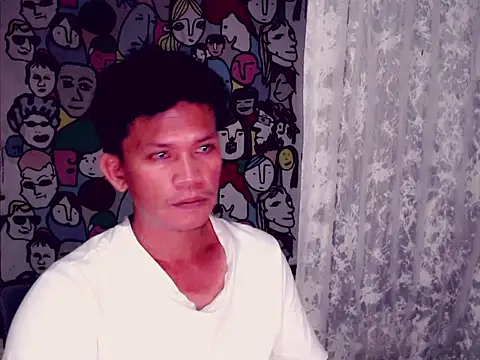 Snapshot of SweetasianHugoxxx chatting on March 14, 2025, 2:08 pm SweetasianHugoxxx online show from March 14, 2025, 2:08 pm