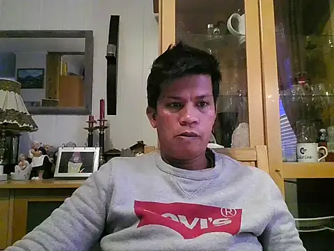 Snapshot of SweetasianHugoxxx chatting on November 12, 2025, 12:16 pm SweetasianHugoxxx online show from November 12, 2025, 12:16 pm