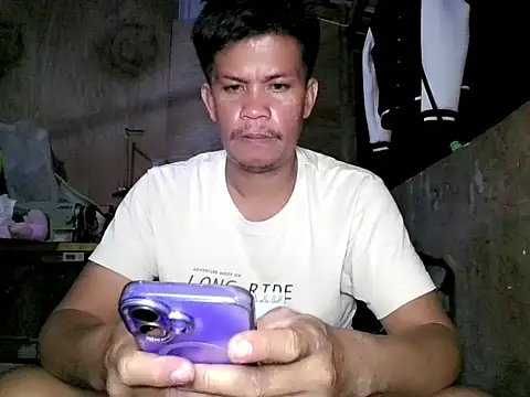 Snapshot of SweetasianHugoxxx chatting on April 13, 2026, 3:17 pm SweetasianHugoxxx online show from April 13, 2026, 3:17 pm