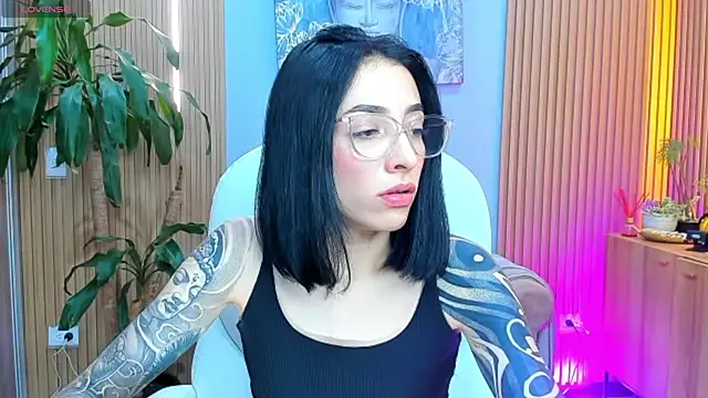 barbie scoth  online show from May 4, 2026, 10:28 pm