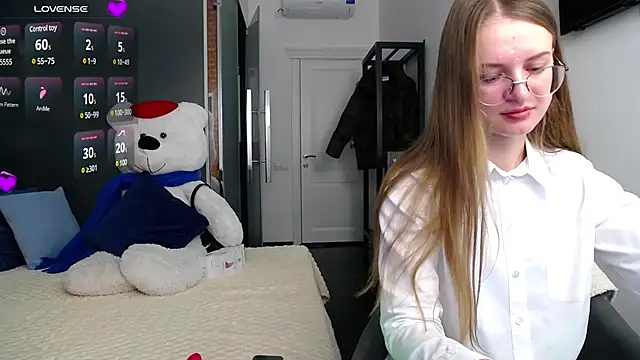 KateJonson online show from December 7, 2024, 7:49 am