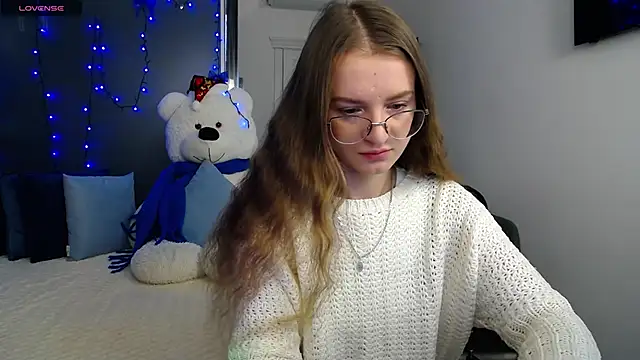 KateJonson online show from December 18, 2024, 7:47 am