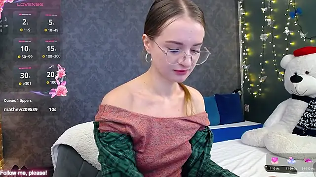 KateJonson online show from November 7, 2025, 8:03 am