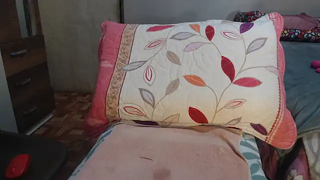 gatitas traviesas online show from October 9, 2025, 2:15 pm