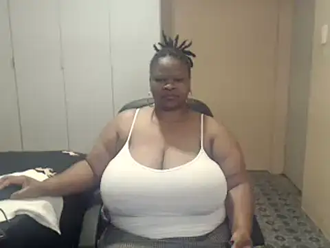 Snapshot of sweetnoziexx chatting on November 4, 2025, 5:28 am sweetnoziexx online show from November 4, 2025, 5:28 am