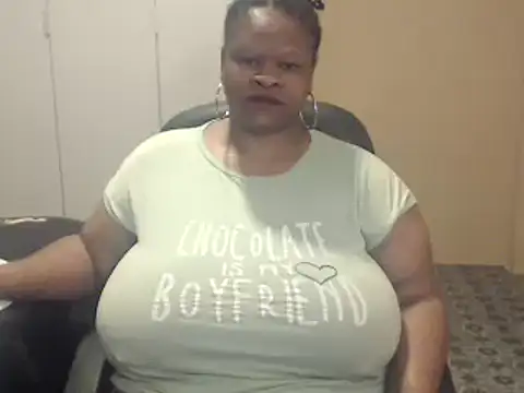 Snapshot of sweetnoziexx chatting on November 7, 2025, 4:56 am sweetnoziexx online show from November 7, 2025, 4:56 am