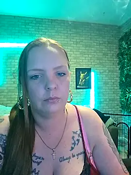 Snapshot of Melissa1994- chatting on May 9, 2026, 11:32 pm Melissa1994- online show from May 9, 2026, 11:32 pm