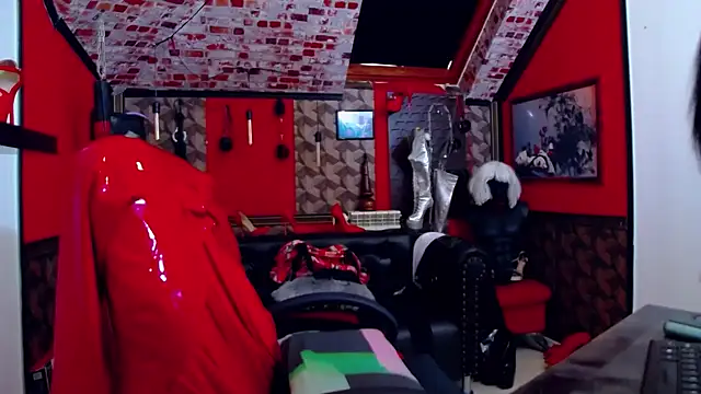 Snapshot of DommeBellatrix chatting on September 18, 2025, 6:04 am DommeBellatrix online show from September 18, 2025, 6:04 am