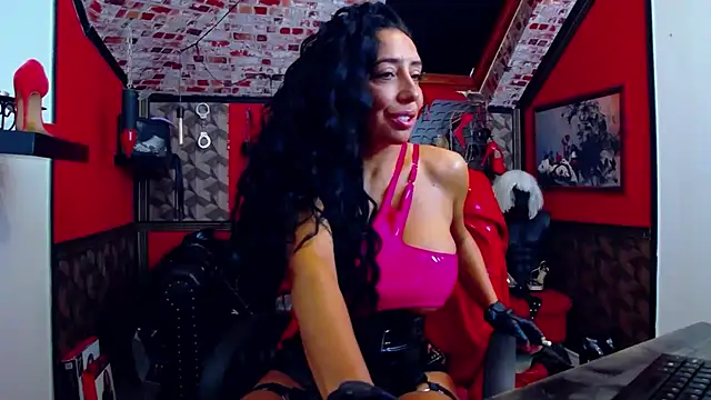 DommeBellatrix online show from May 16, 2026, 4:42 am