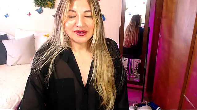 Jolie-Mature online show from August 6, 2026, 10:11 pm
