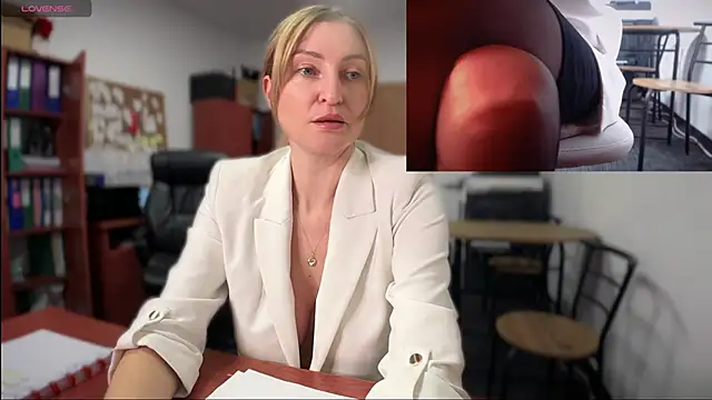 Snapshot of legsLONG chatting on December 9, 2024, 1:55 pm legsLONG online show from December 9, 2024, 1:55 pm
