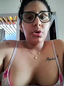 DanielleEvans  online show from January 22, 2025, 9:21 pm