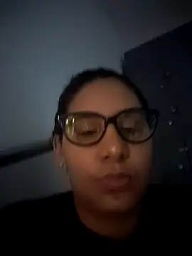 DanielleEvans  online show from February 7, 2025, 11:01 am