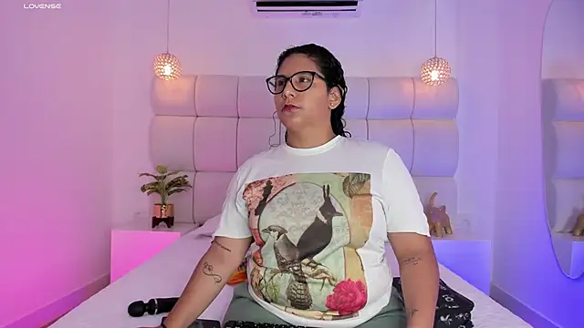 DanielleEvans  online show from October 5, 2025, 11:30 am