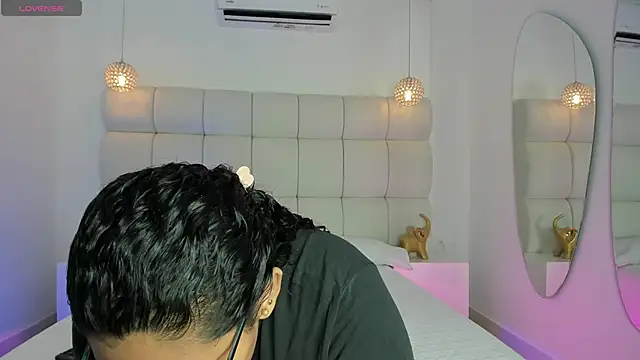 DanielleEvans  online show from November 22, 2025, 11:31 am