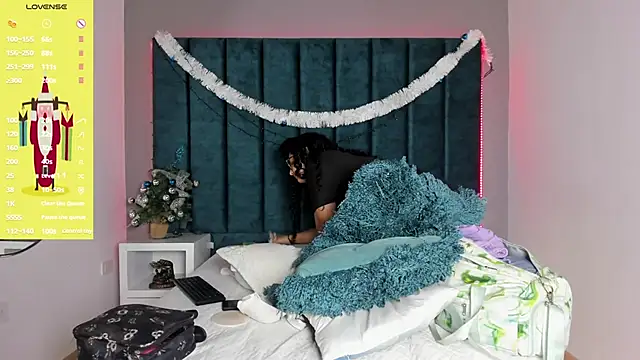 DanielleEvans  online show from January 5, 2026, 5:27 pm