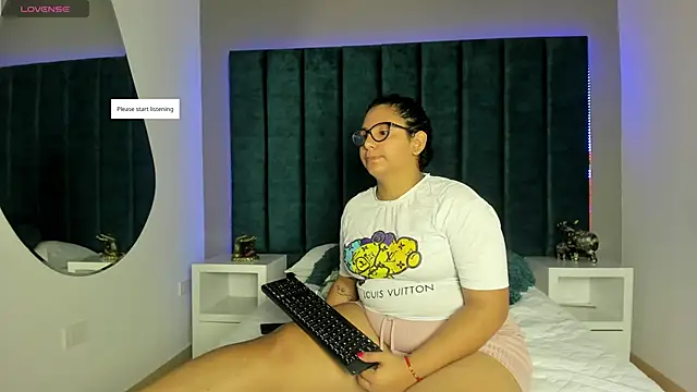 DanielleEvans  online show from January 16, 2026, 11:25 am