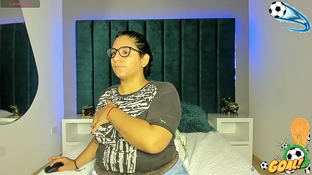 DanielleEvans  online show from January 17, 2026, 11:26 am