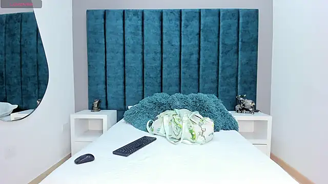 DanielleEvans  online show from February 3, 2026, 11:15 am