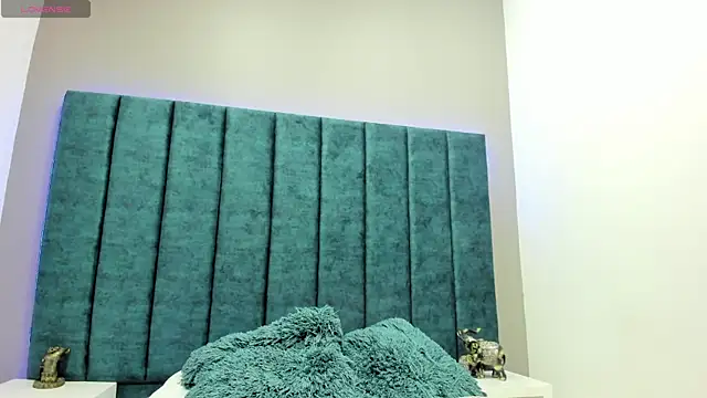 DanielleEvans  online show from February 5, 2026, 11:26 am