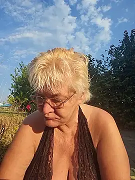 milfchantal4 online show from June 28, 2026, 5:24 am