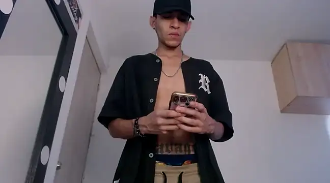 Snapshot of Samuel_Suarez chatting on December 5, 2024, 5:06 pm Samuel Suarez online show from December 5, 2024, 5:06 pm