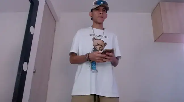 Snapshot of Samuel_Suarez chatting on December 7, 2024, 9:00 pm Samuel Suarez online show from December 7, 2024, 9:00 pm