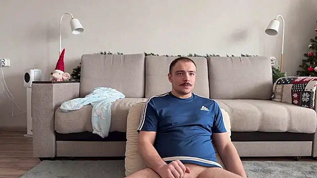 Snapshot of Love_plat1na chatting on February 15, 2026, 10:25 am Love plat1na online show from February 15, 2026, 10:25 am