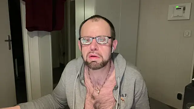 Snapshot of FABIOGLASSES chatting on February 14, 2026, 2:30 am FABIOGLASSES online show from February 14, 2026, 2:30 am