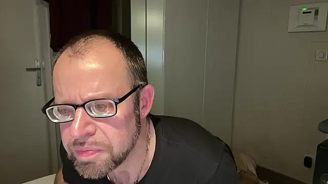 Snapshot of FABIOGLASSES chatting on February 15, 2026, 11:56 pm FABIOGLASSES online show from February 15, 2026, 11:56 pm