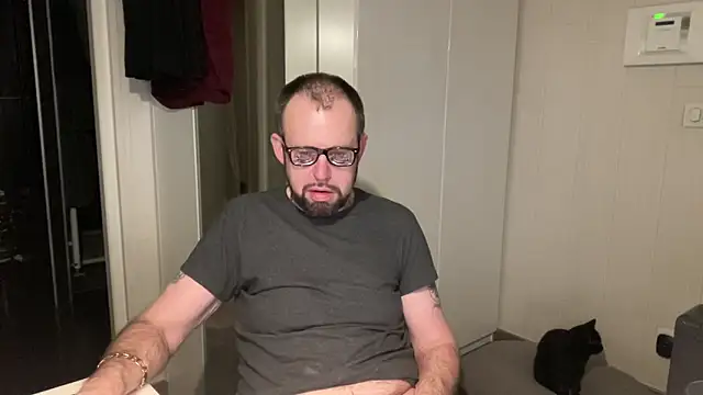 Snapshot of FABIOGLASSES chatting on March 3, 2026, 10:26 pm FABIOGLASSES online show from March 3, 2026, 10:26 pm