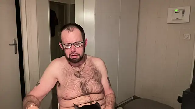 Snapshot of FABIOGLASSES chatting on March 8, 2026, 2:37 am FABIOGLASSES online show from March 8, 2026, 2:37 am