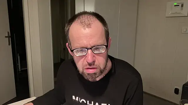 FABIOGLASSES online show from May 7, 2026, 11:43 pm