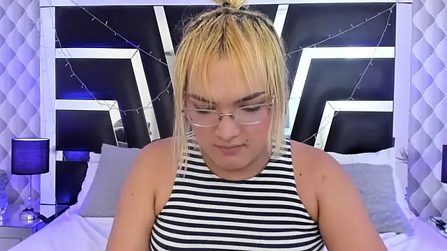 Snapshot of katya_kozlov chatting on November 17, 2025, 4:40 am katya kozlov online show from November 17, 2025, 4:40 am