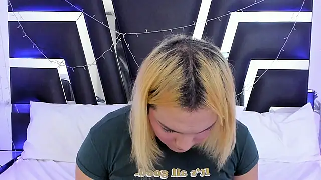 Snapshot of katya_kozlov chatting on December 23, 2025, 3:37 am katya kozlov online show from December 23, 2025, 3:37 am