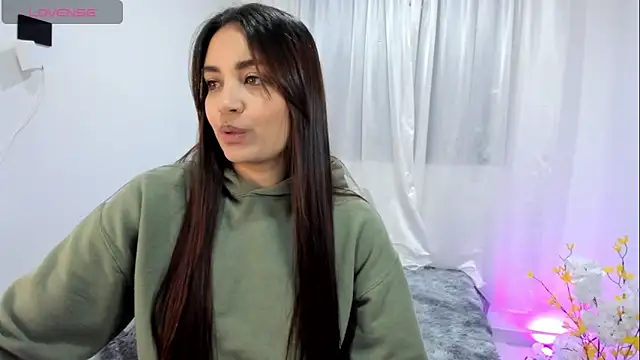 Snapshot of aisha_es chatting on October 24, 2025, 10:28 pm aisha es online show from October 24, 2025, 10:28 pm