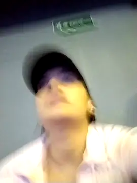 aisha es online show from March 24, 2026, 6:57 pm