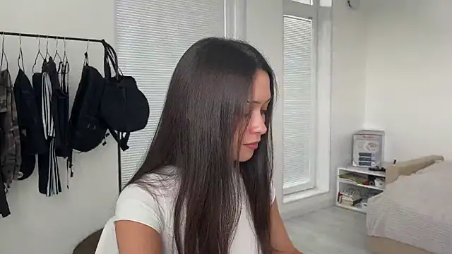 mo1ly online show from July 1, 2026, 1:13 pm