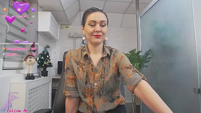 Snapshot of EllaMilf_ chatting on December 7, 2024, 9:06 am EllaMilf  online show from December 7, 2024, 9:06 am