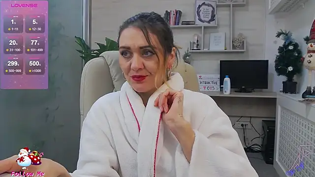 Snapshot of EllaMilf_ chatting on December 19, 2024, 10:00 pm EllaMilf  online show from December 19, 2024, 10:00 pm