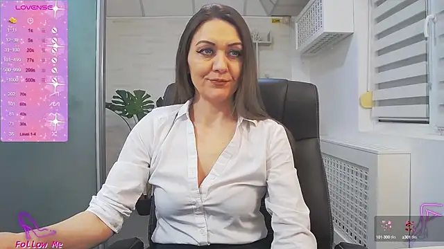 Snapshot of EllaMilf_ chatting on February 19, 2025, 5:38 pm EllaMilf  online show from February 19, 2025, 5:38 pm